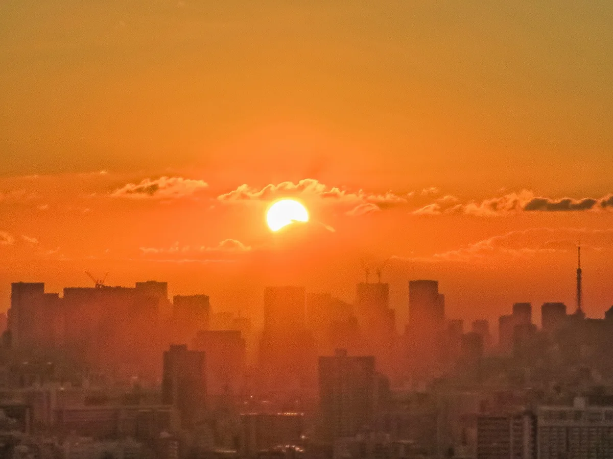 投稿写真：東京都心の上のダイヤモンド富士