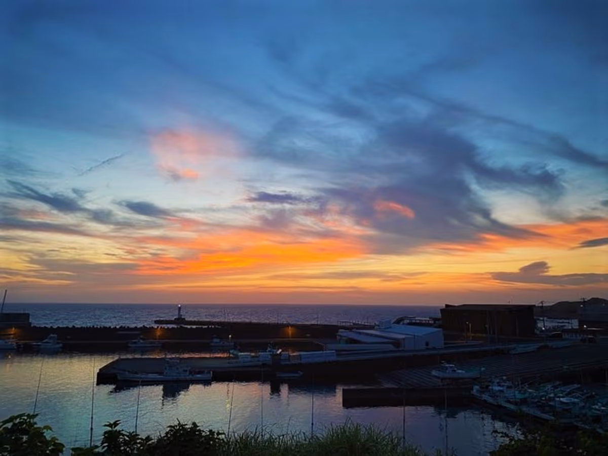 投稿写真：少しだけ染まる空