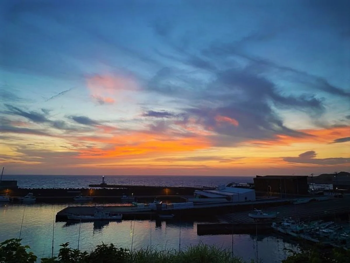 投稿写真：少しだけ染まる空