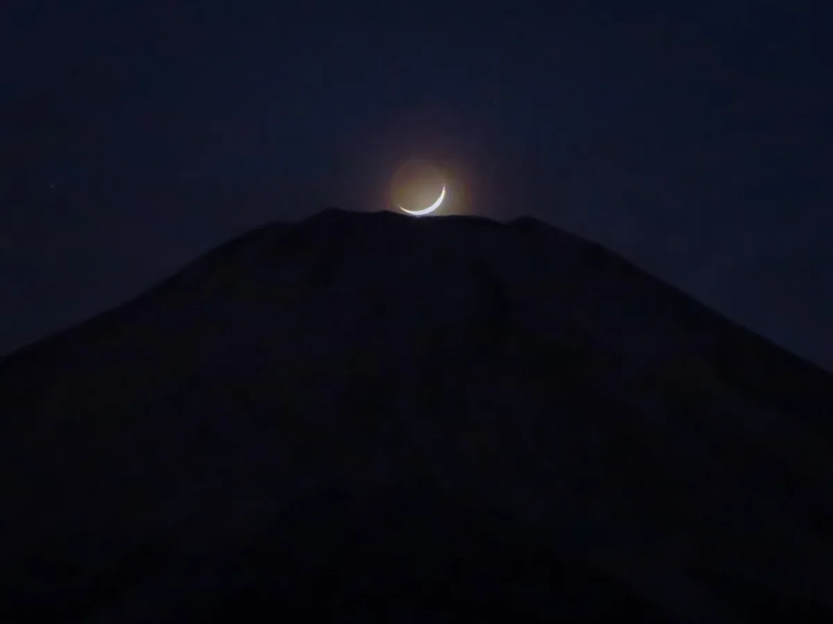 投稿写真：三日月パール富士~富士山に着地した地球照付三日月