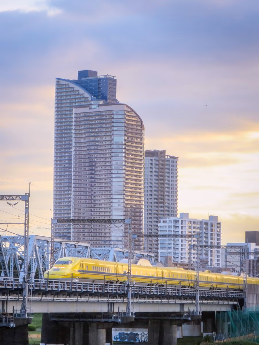 投稿写真：タワマンとドクターイエロー