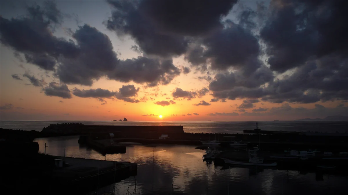 投稿写真：港が鏡面状態のサンセットタイム