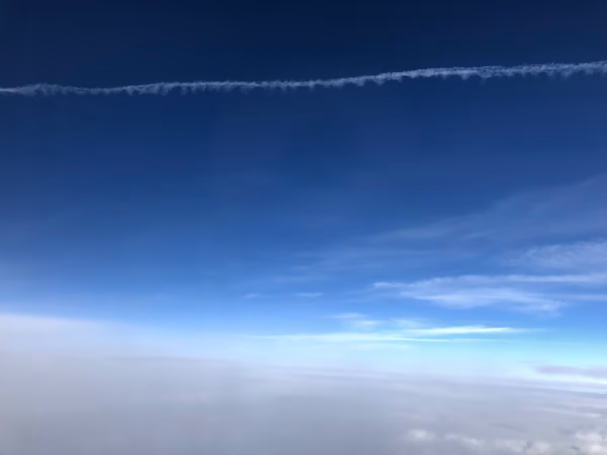 投稿写真：飛行機から見えた「ひこうき雲」