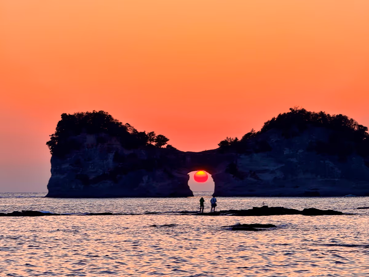 投稿写真：年に2回奇跡の絶景円月島に沈む夕陽