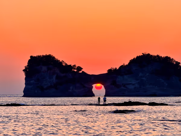 投稿：年に2回奇跡の絶景円月島に沈む夕陽