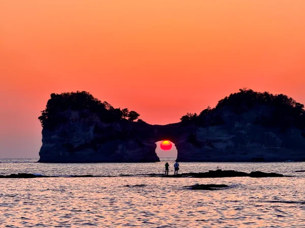 投稿：年に2回奇跡の絶景円月島に沈む夕陽
