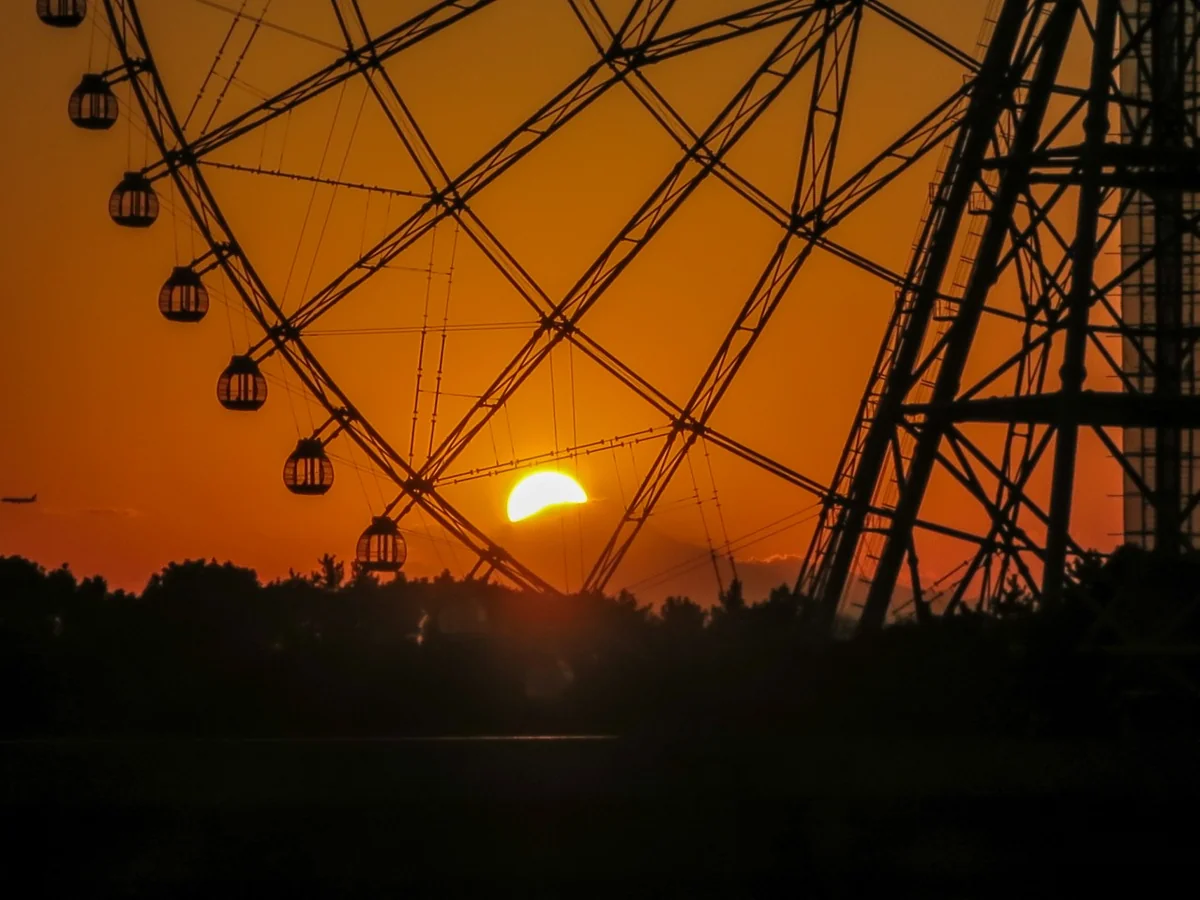 投稿写真：大観覧車の中のダイヤモンド富士