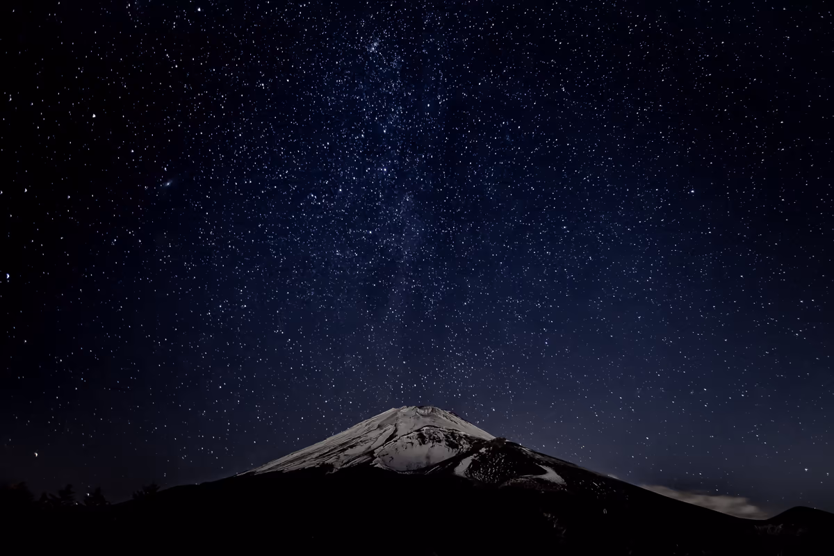 投稿写真：富士と冬の星空