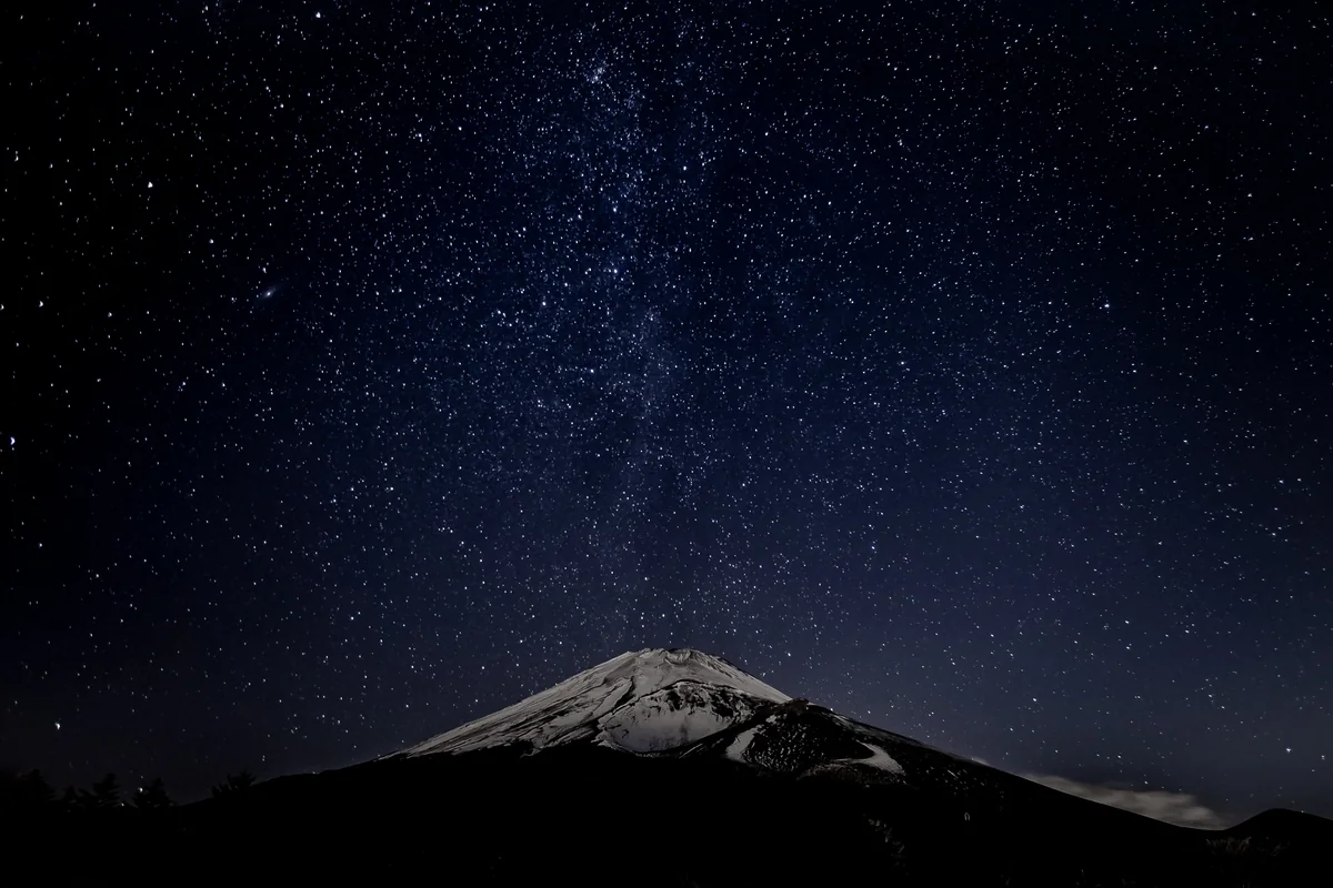 投稿写真：富士と冬の星空