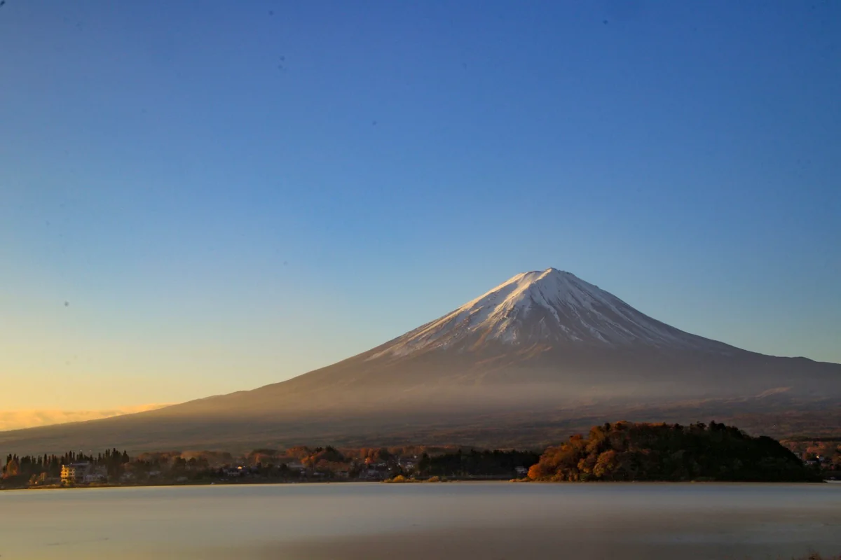 投稿写真：紅葉の河口湖と富士山