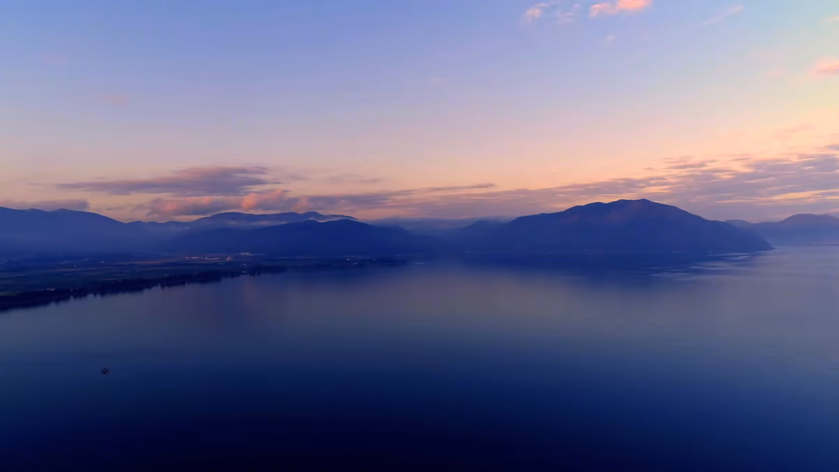 投稿写真：夕方の琵琶湖の空撮