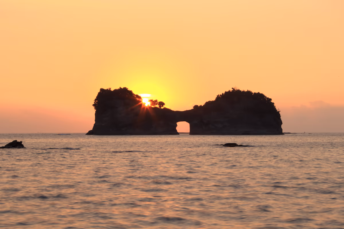 投稿写真：円月島の夕陽