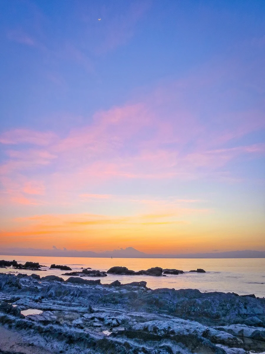 投稿写真：夕焼け雲と夕富士と五日月