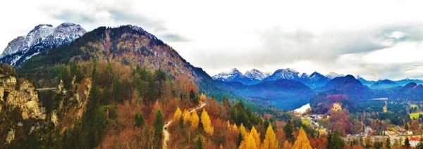 投稿：ノイシュヴァンシュタイン城内から望むバイエルン・アルプス