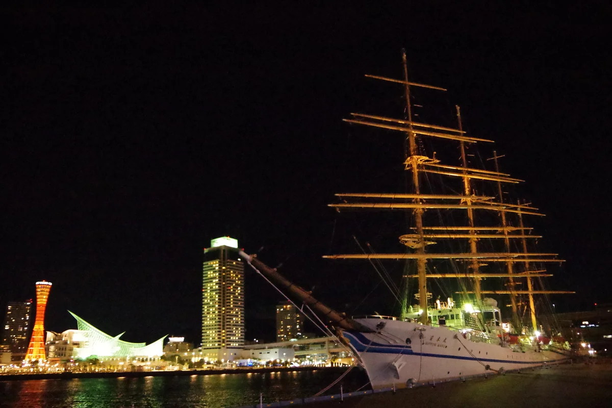 投稿写真：日本丸と神戸の夜景