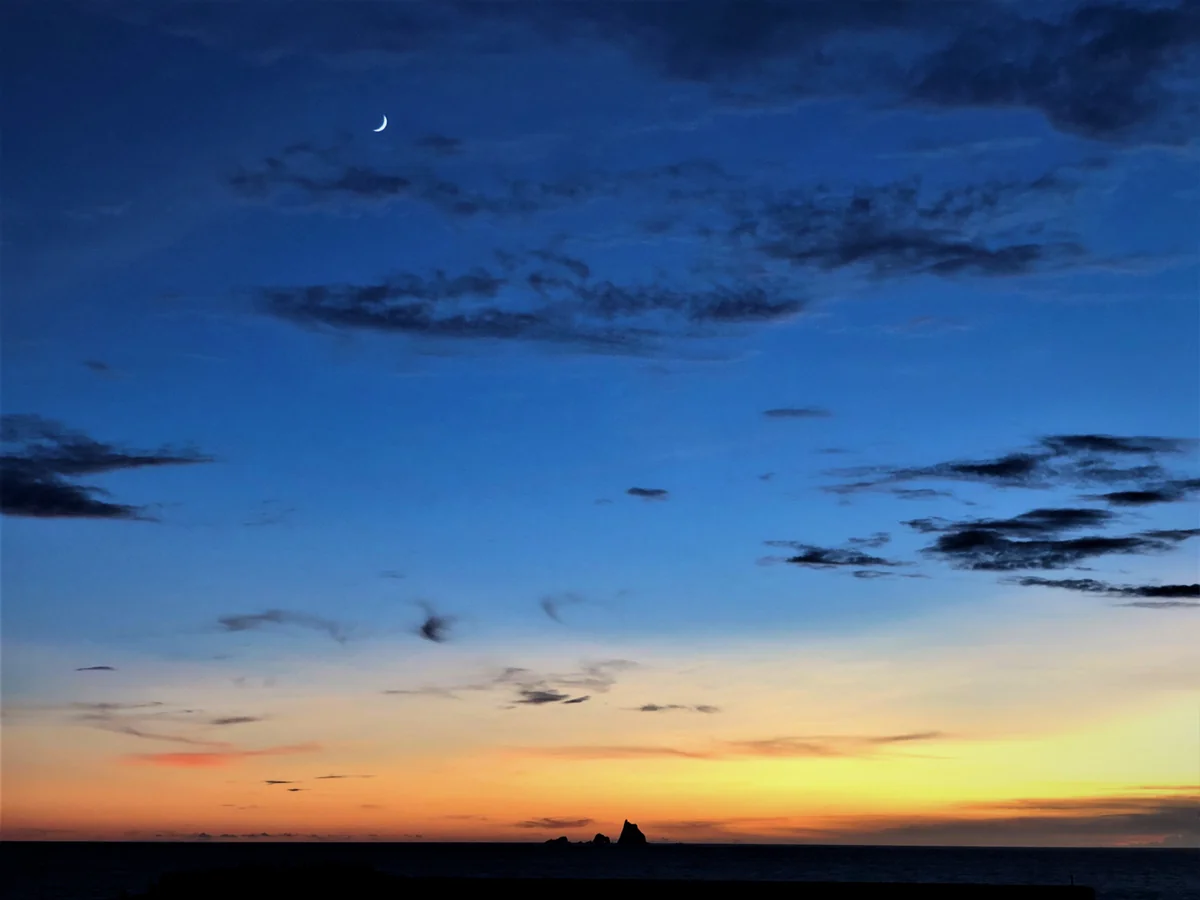 投稿写真：三日月と三本岳