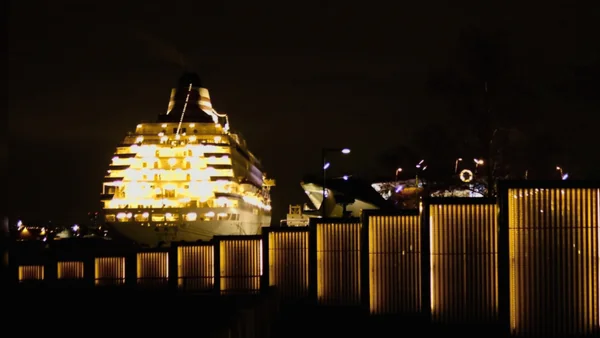 投稿：夜の大桟橋