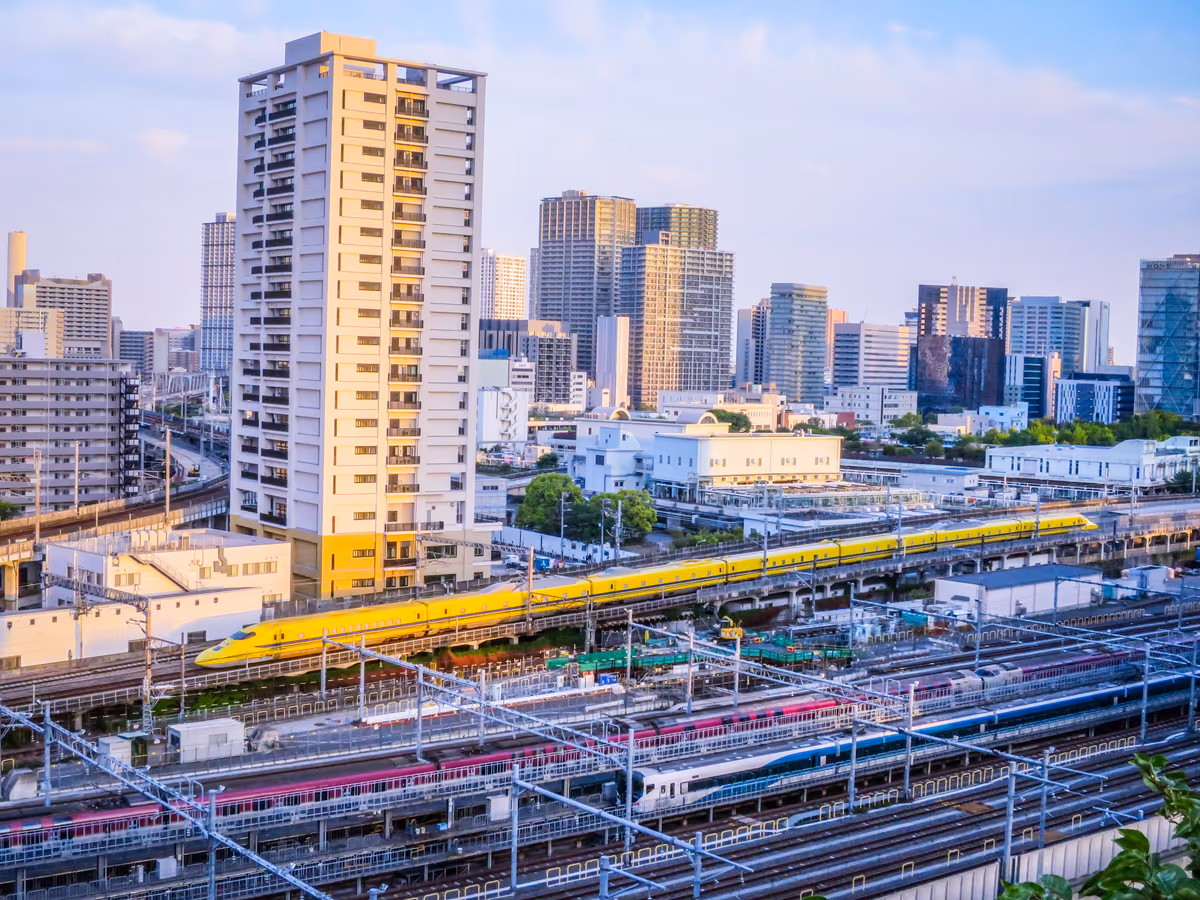 投稿写真：西日に染まるドクターイエロー