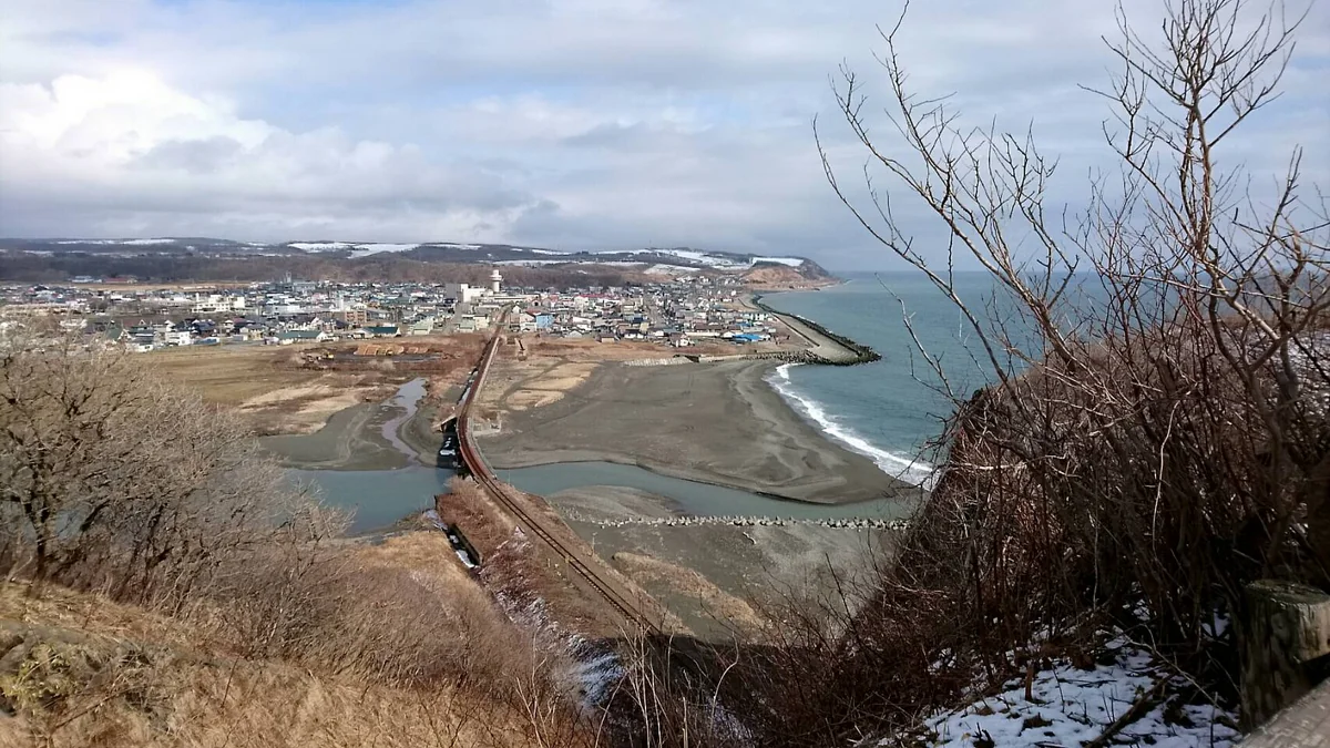 投稿写真：新冠町と日高線。