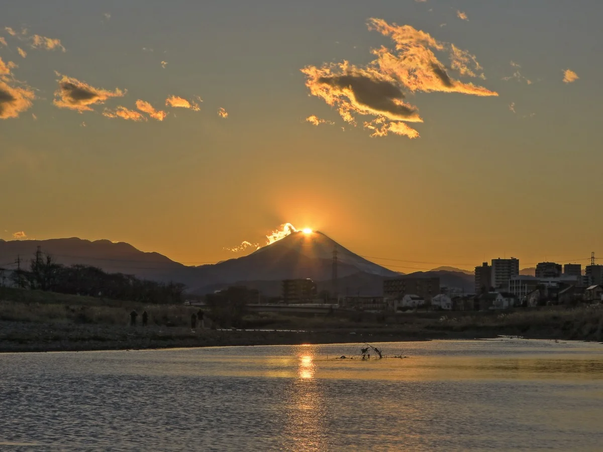 投稿写真：ダイヤモンド富士最後の輝きと光の道