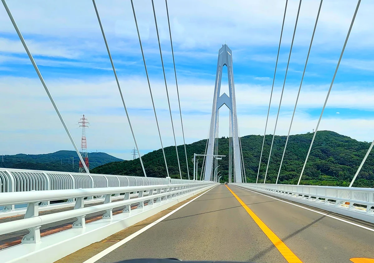 投稿写真：真っ白な橋を渡って