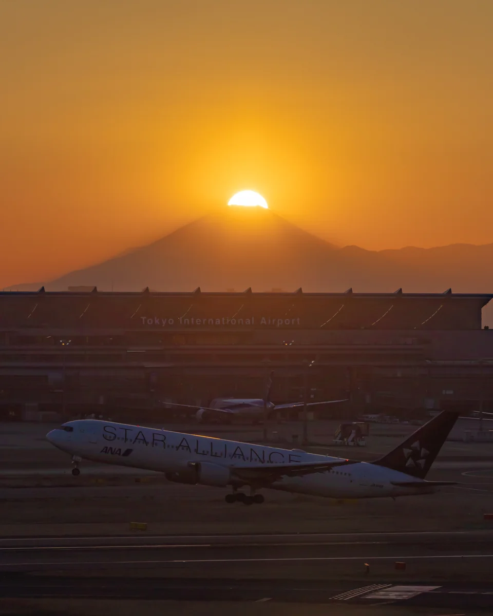 投稿写真：飛行機とダイヤモンド富士山
