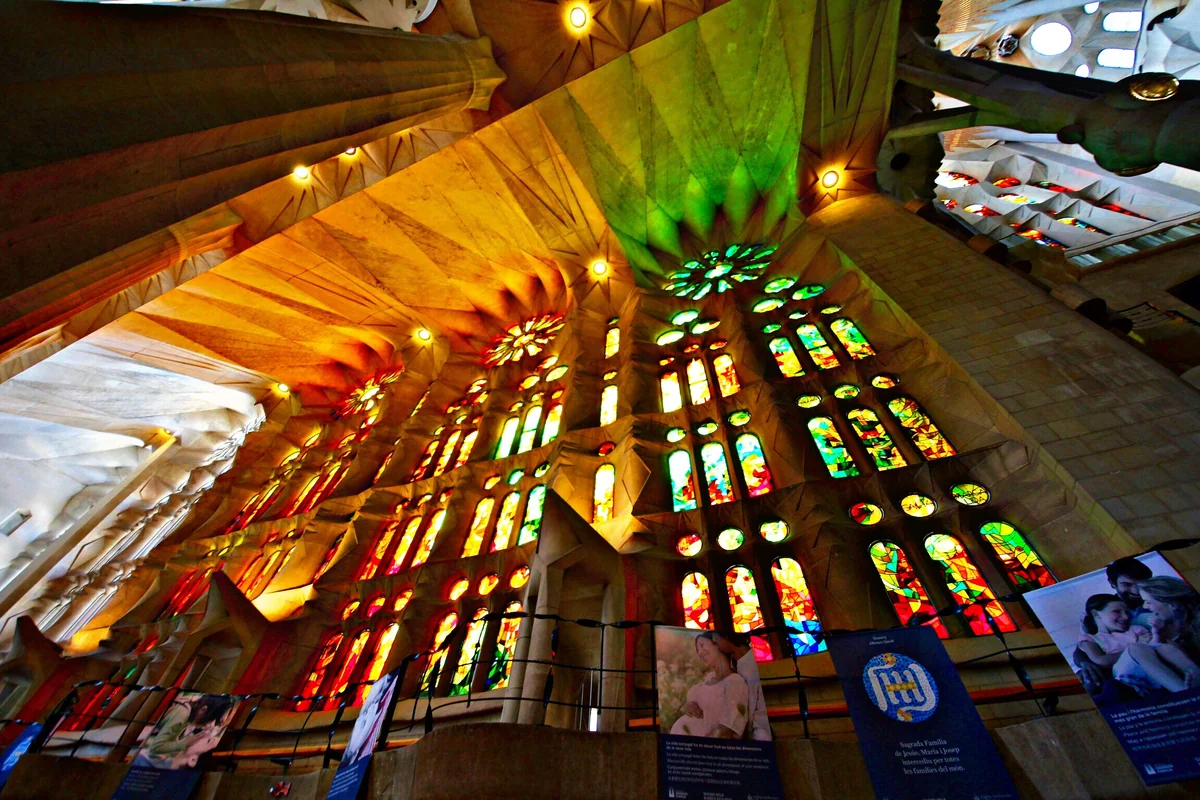 投稿写真：ガウディの光の美学 サグラダファミリアのステンドグラス