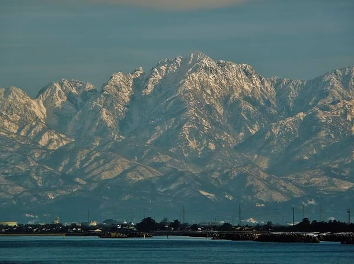 投稿写真：海越しの立山劔岳
