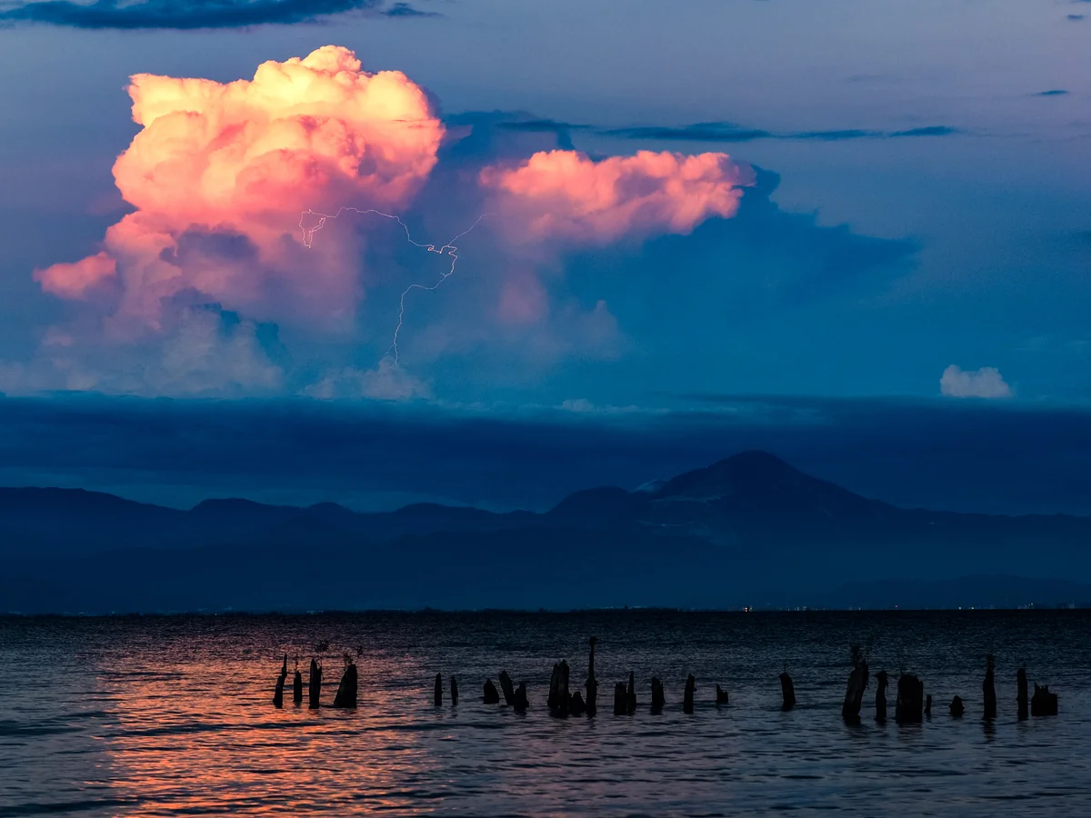 投稿写真：残照に映える雷雲