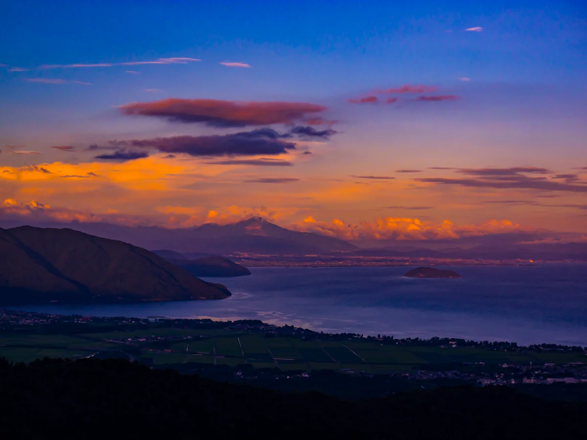 投稿写真：薄暮に染まる奥琵琶湖