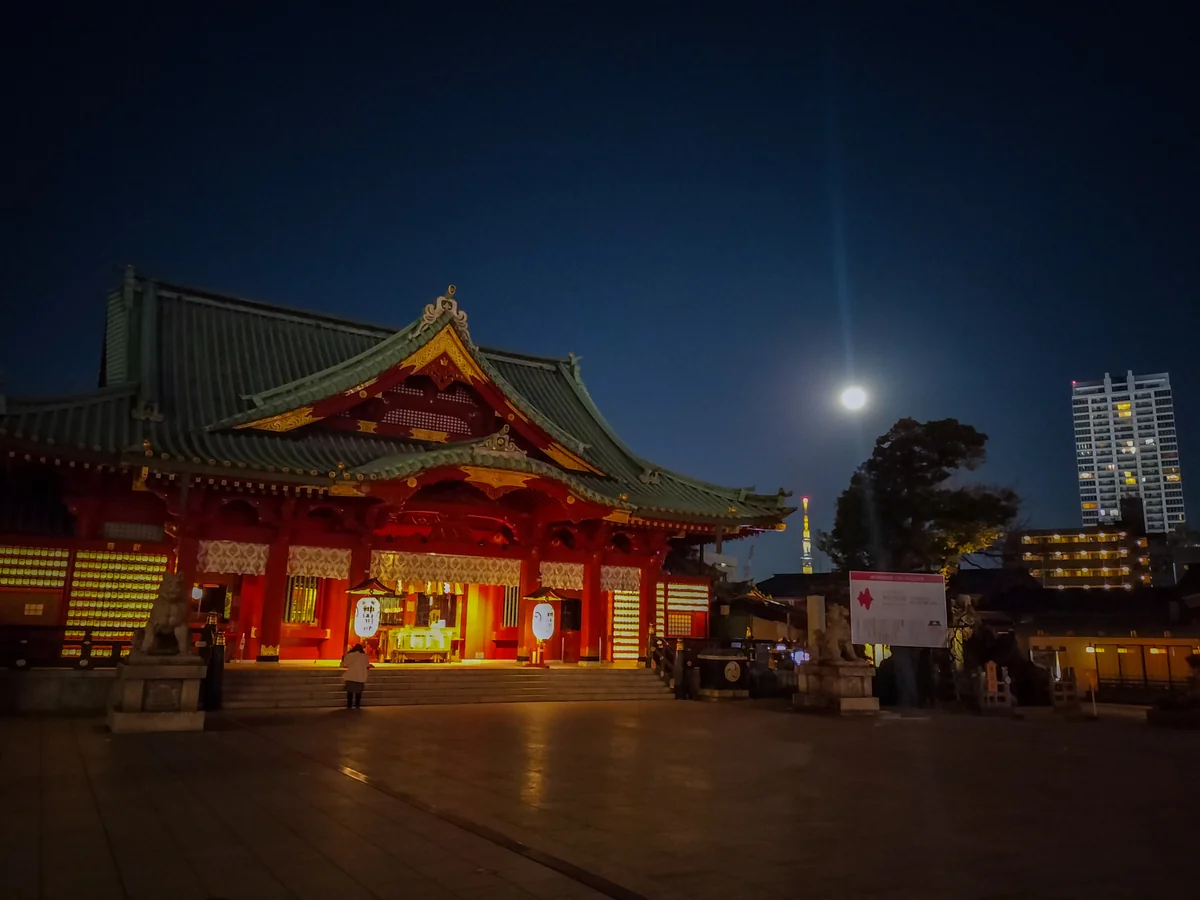 投稿写真：神田明神本殿とスノームーン