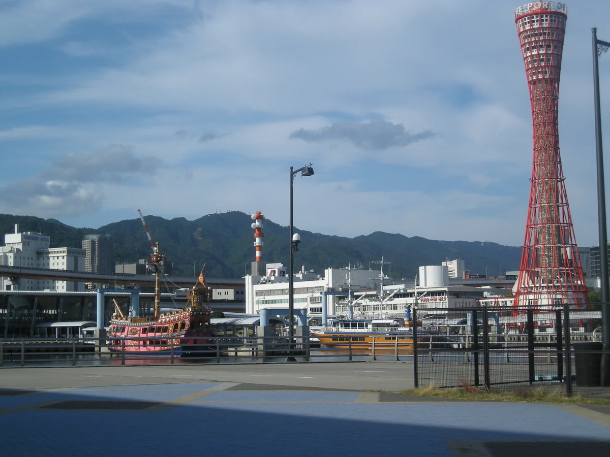 投稿写真：神戸ポートタワーと六甲