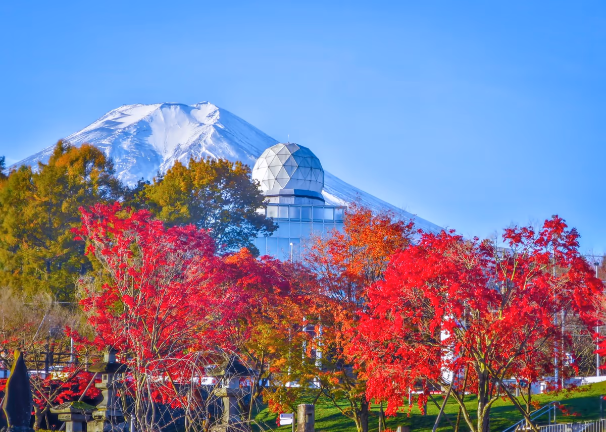 投稿写真：レーダードームと富士山と紅葉
