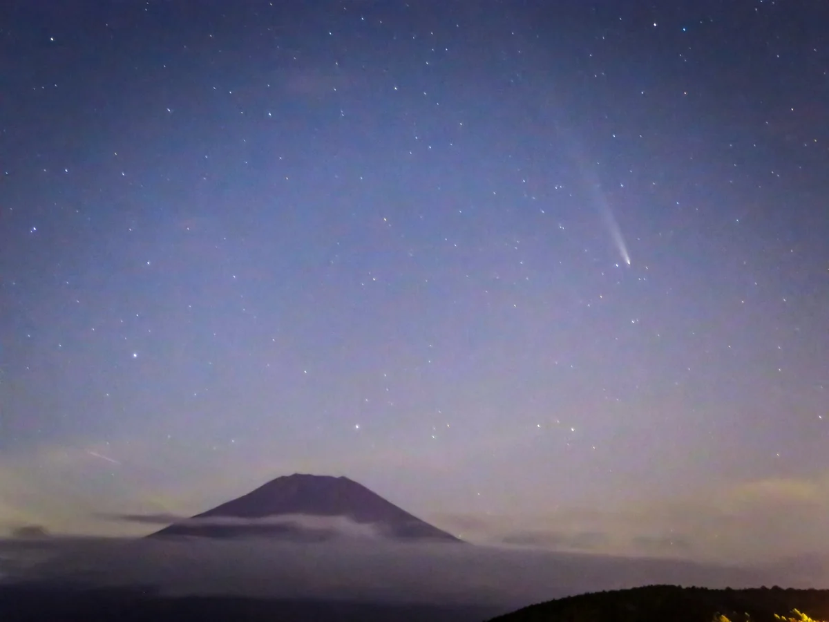 投稿写真：富士山と紫金山・アトラス彗星