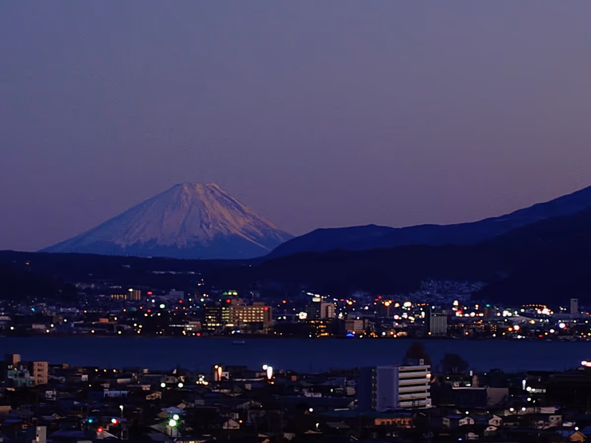 投稿写真：元日の諏訪湖と富士山