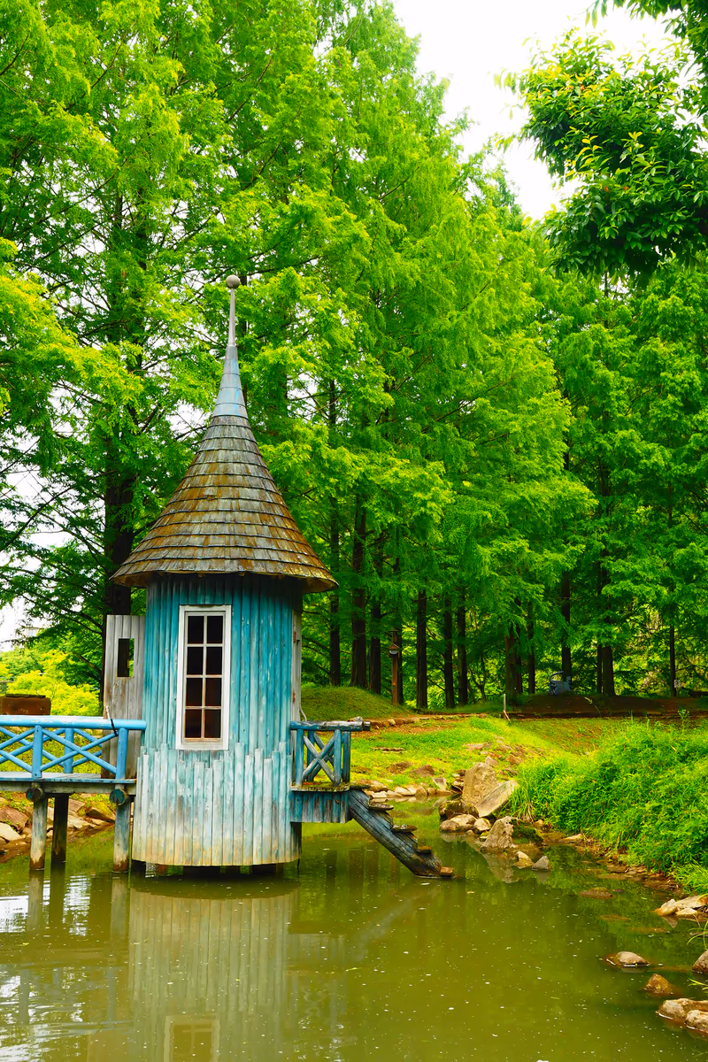 投稿写真：水の上の小さな小屋