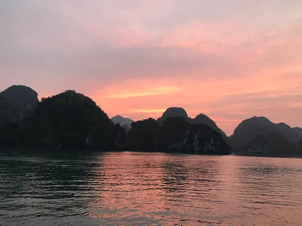 投稿：ハロン湾の朝日