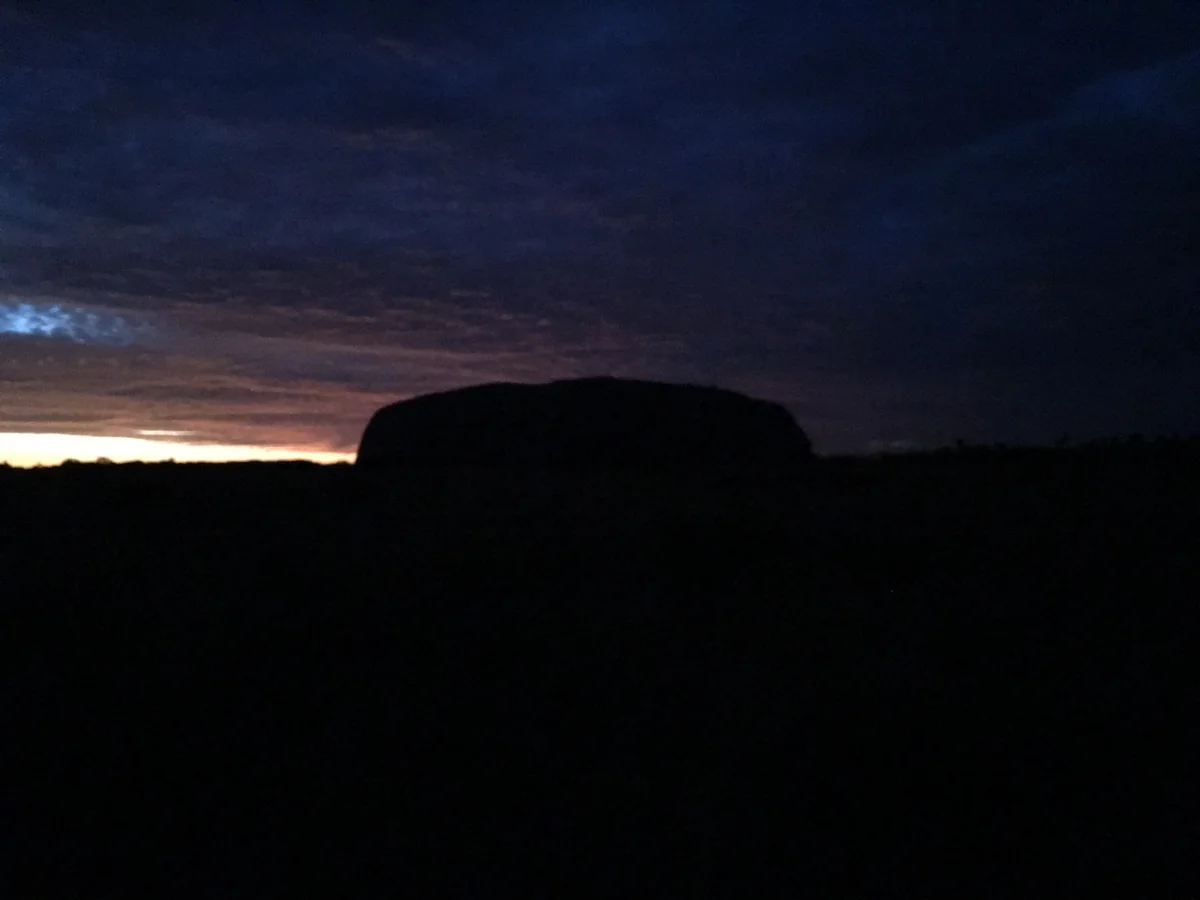 投稿写真：夜明け前のウルル