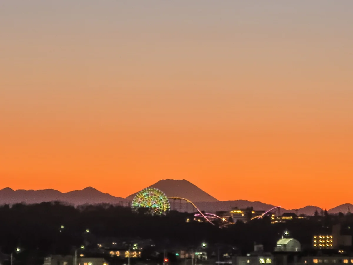 投稿写真：ライトアップされたよみうりランドと夕富士