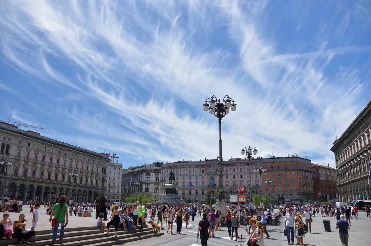 投稿写真：ドゥオーモ広場の白雲