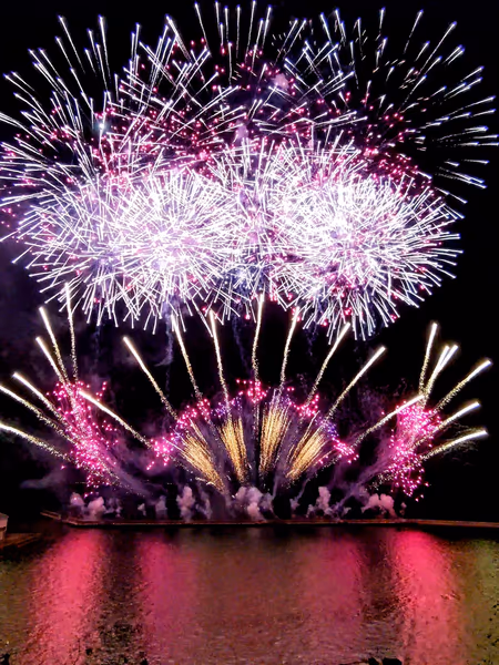 投稿：夏の到来を告げる花火〜城下かれい祭り〜