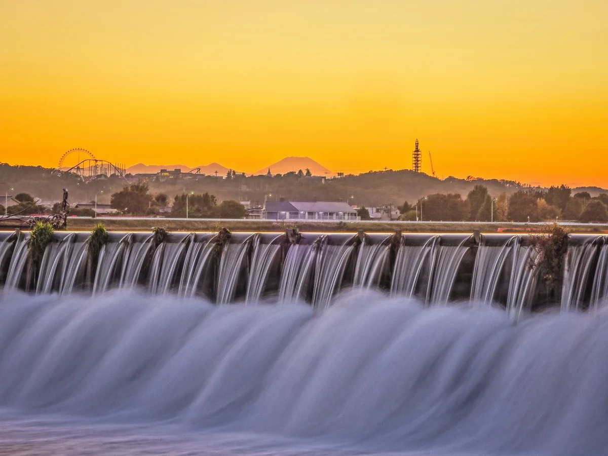 投稿写真：よみうりランドと堰と夕富士