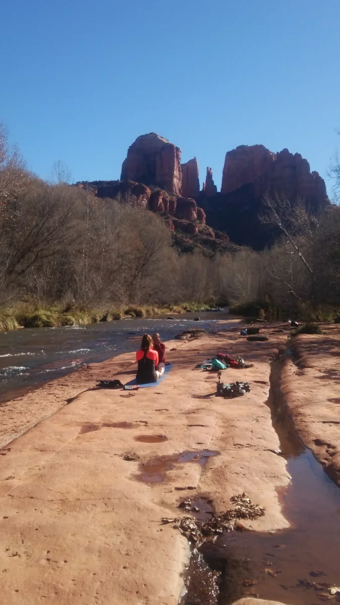 投稿写真：アメリカ・セドナのカセドラルロックとヨガ