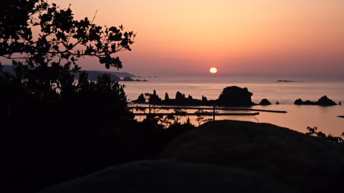 投稿写真：和歌山県 串本 橋杭岩と朝日