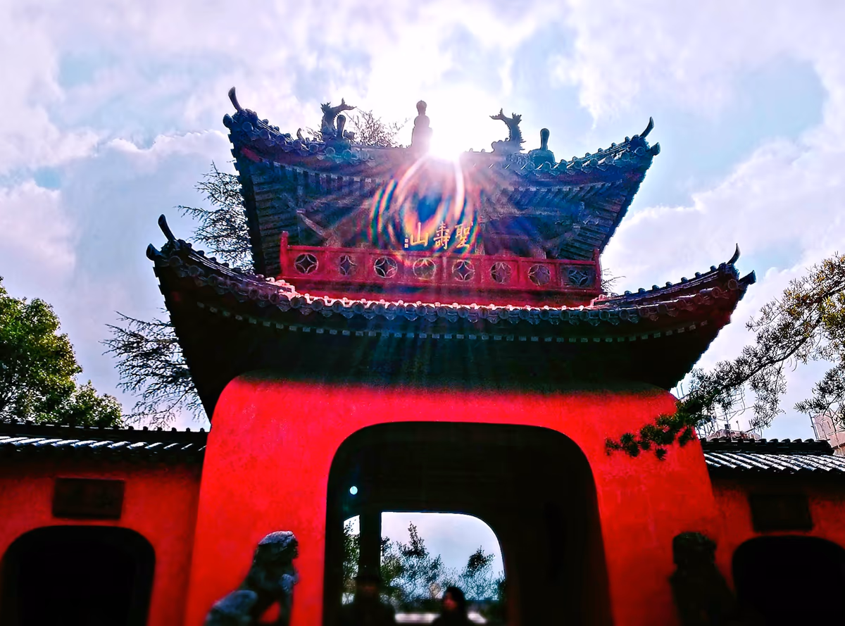 投稿写真：崇福寺の赤い門
