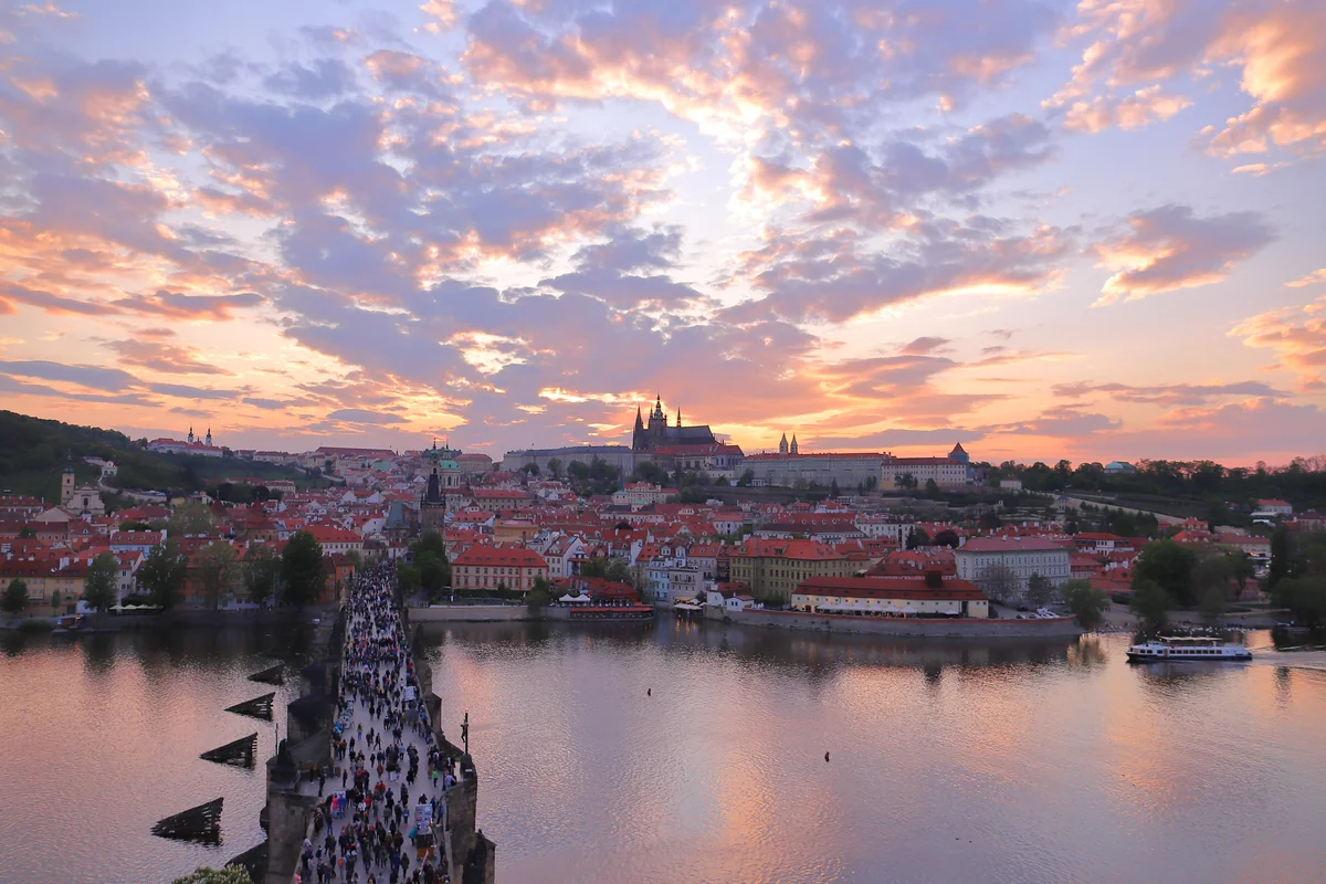 投稿写真：夕暮れのプラハ城