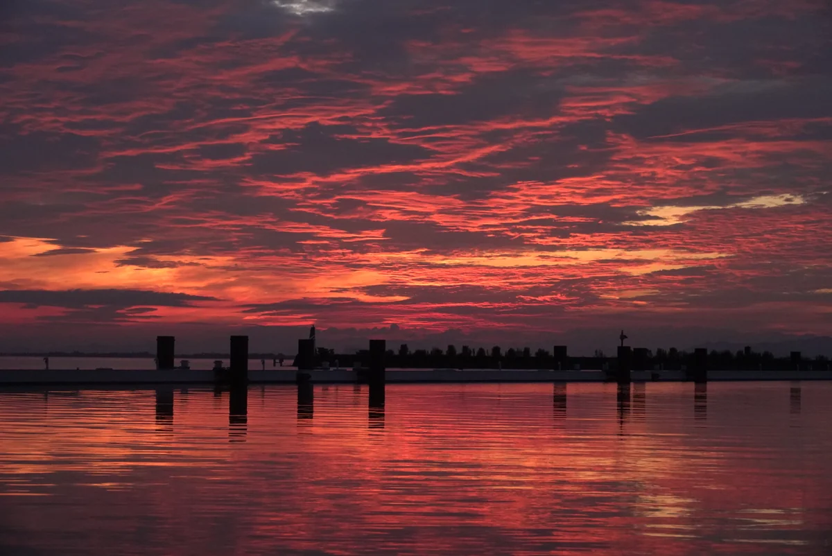 投稿写真：朝焼け。。。撮影地：琵琶湖