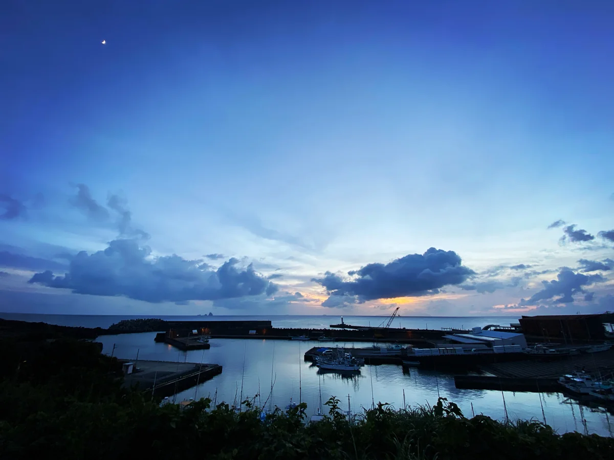 投稿写真：月と残照