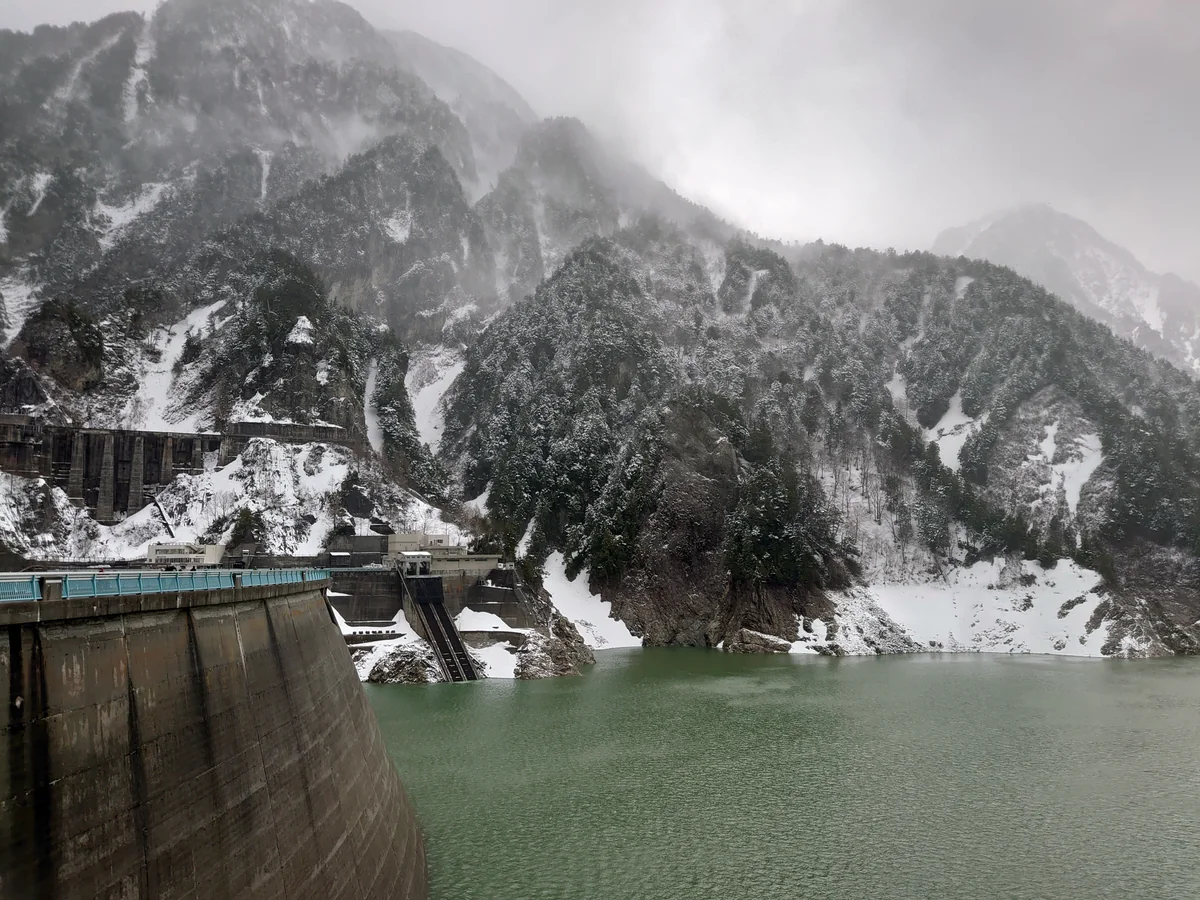 投稿写真：雪残るくろよんダム