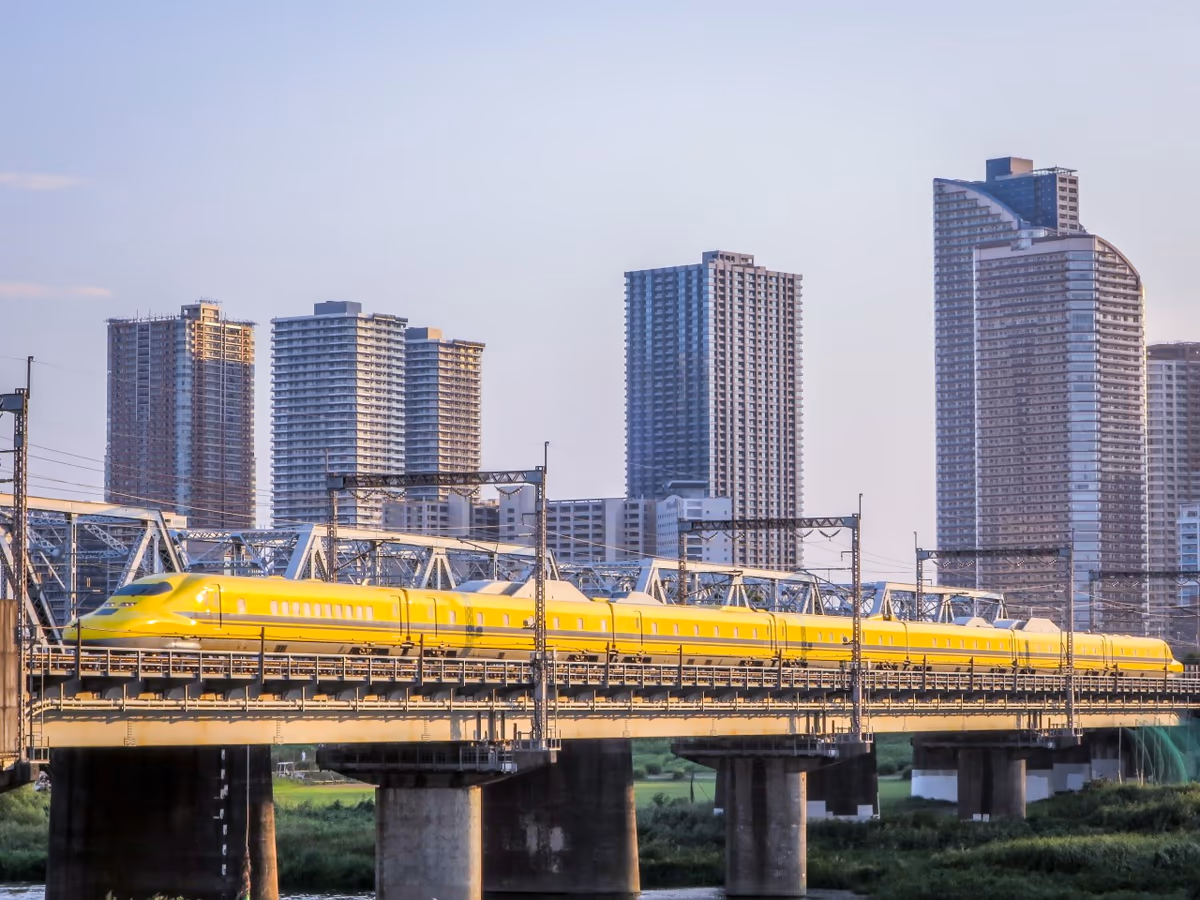 投稿写真：タワマンとドクターイエロー